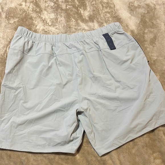 Fabletics Light Gray Elastic Shorts - Picture 3 of 3